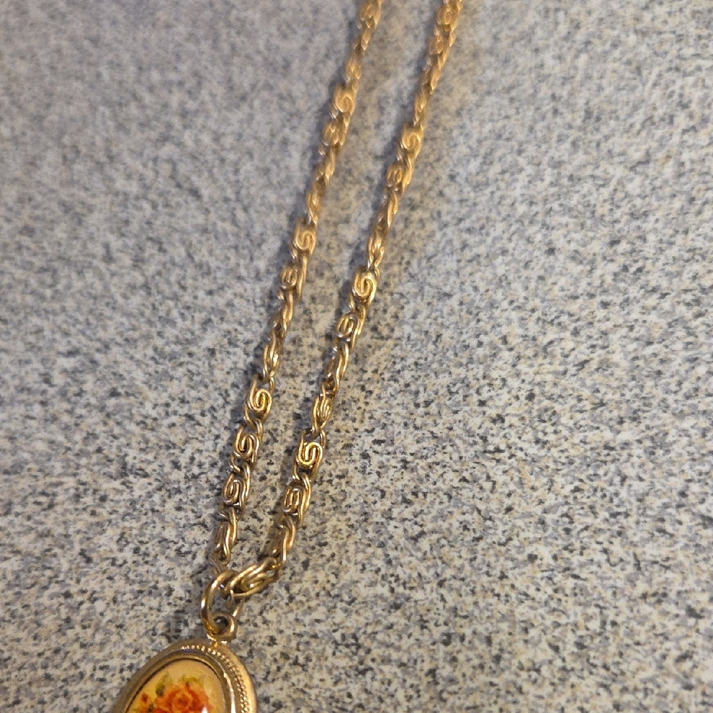 Avon Gold Tone Oval Floral Pendant Necklace - Women - Picture 4 of 6